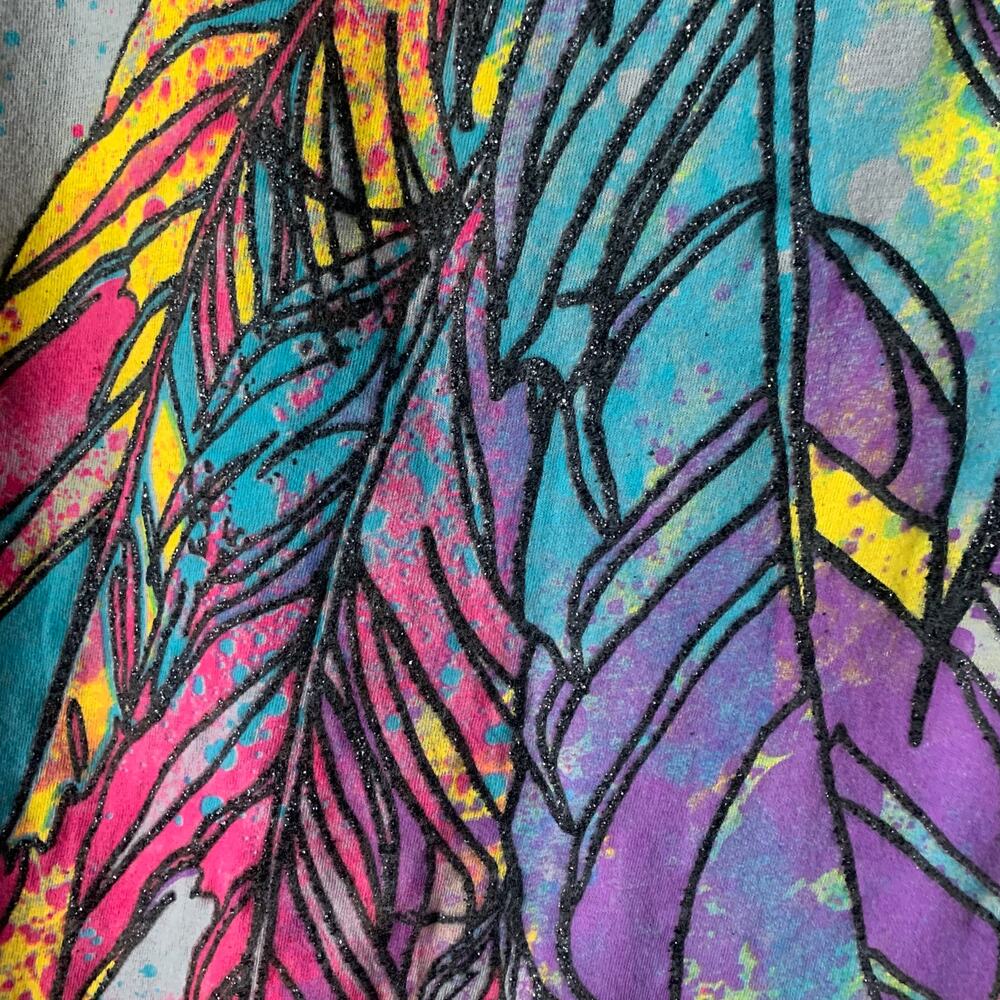 Hybrid Boho Gray Graphic T Shirt Colorful Glitter Feather Fringe Sleeves Size L - Picture 14 of 16